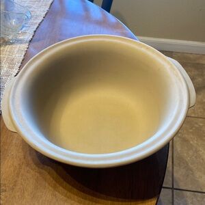 Pampered Chef Heritage Family stoneware bowl. Like new 12.5  “ bowl